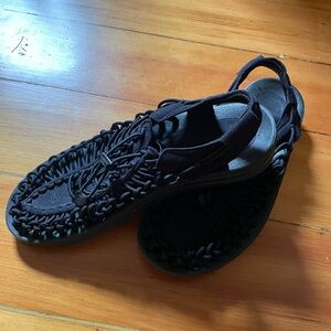 Size 10 Women’s Keen Shoes